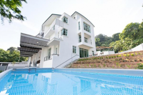 Beach side spacious 5BR 20pax pool house